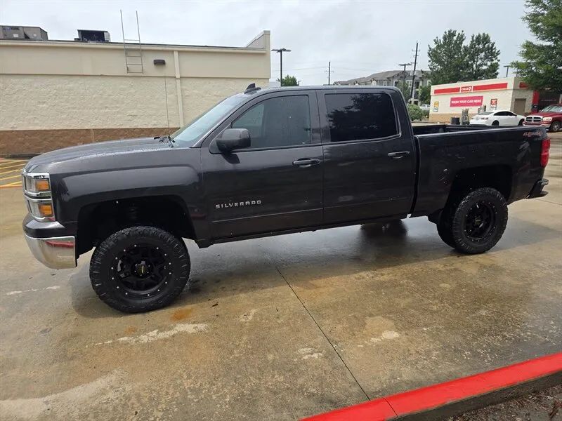 Chevrolet Silverado 1500 front angle photo near Houston TX