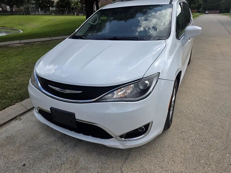 2019 Chrysler Pacifica Touring L Minivan 4D used vehicle photo 1 near Houston TX