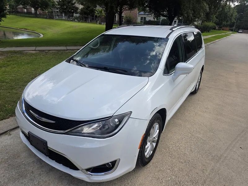 2019 Chrysler Pacifica Touring L Minivan 4D used vehicle photo 2 near Houston TX