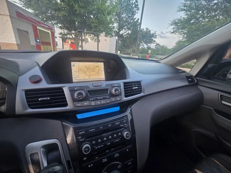 Honda Odyssey dashboard and front cabin controls near Houston TX