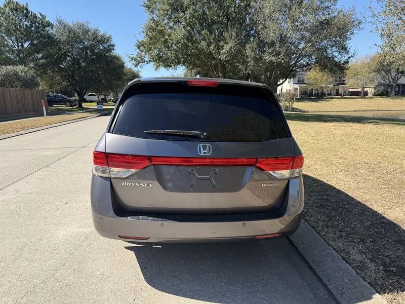 Gray 2015 Honda Odyssey rear liftgate and cargo access near Houston TX
