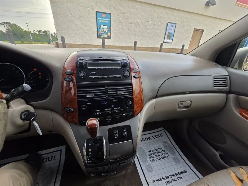 Toyota Sienna dashboard and front cabin controls near Houston TX